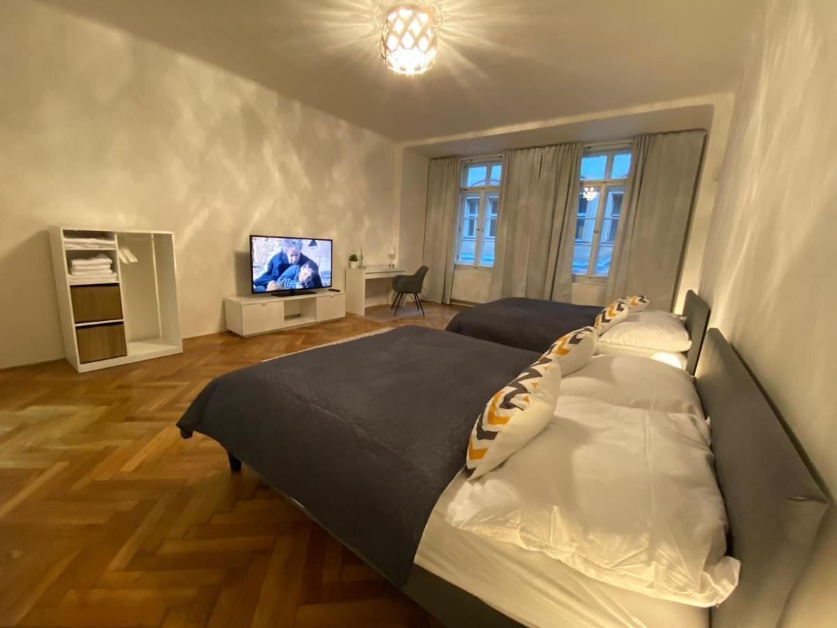 Spacious Apartment On Wenceslas Square ปราก ภายนอก รูปภาพ