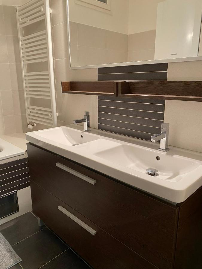 Spacious Apartment On Wenceslas Square ปราก ภายนอก รูปภาพ